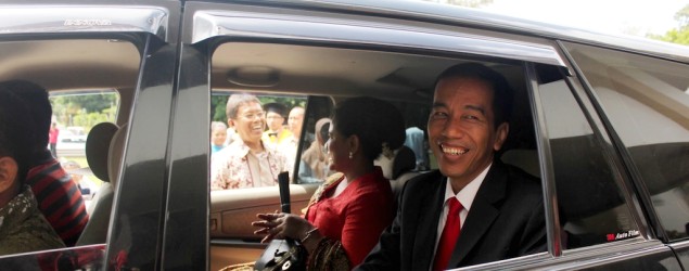 Gubernur DKI Jakarta Joko Widodo atau Jokowi bersama istri. Foto: Tempo/Ahmad Rafiq